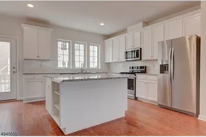 15 Braeburn Ct, Livingston, NJ 07039 - Photo 2