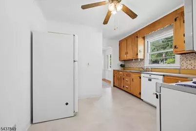 40 Maple Ln, Parsippany, NJ 07034 - Photo 12