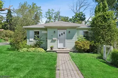 40 Maple Ln, Parsippany, NJ 07034 - Photo 2
