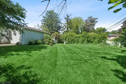 40 Maple Ln, Parsippany, NJ 07034 - Photo 28