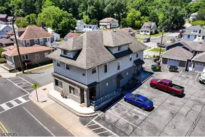 152 Hamburg Tpke, Bloomingdale, NJ 07403 - Photo 2