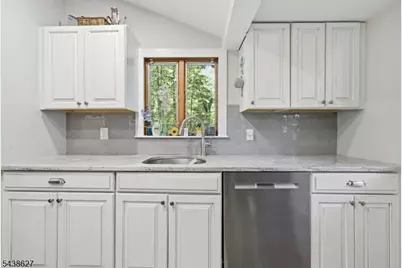 9 Juniper Trl, Kinnelon, NJ 07405 - Photo 10