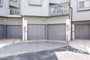 55 Kensington Ct, Washington Township, NJ 07840 - Photo 4