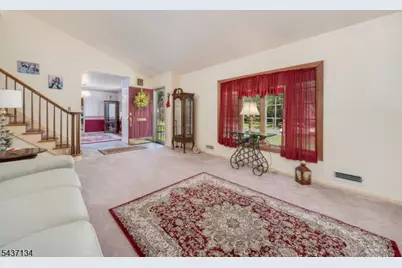 37 Holmes Oval, New Providence, NJ 07974 - Photo 4