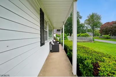 66 Berkeley Ave, Berkeley Heights Township, NJ 07922 - Photo 4