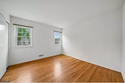 66 Berkeley Ave, Berkeley Heights Township, NJ 07922 - Photo 14