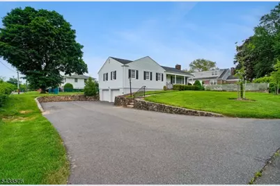 66 Berkeley Ave, Berkeley Heights Township, NJ 07922 - Photo 2