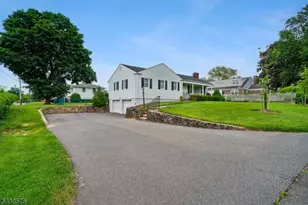 66 Berkeley Ave, Berkeley Heights Township, NJ 07922 - Photo 2