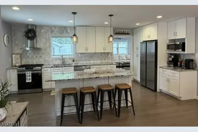 13 Crane Ter, Verona, NJ 07044 - Photo 2