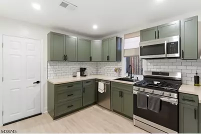 22 8th Ave, Newark, NJ 07104 - Photo 10