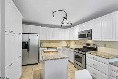 22 Woodcrest Dr, Morris Township, NJ 07960 - Photo 4