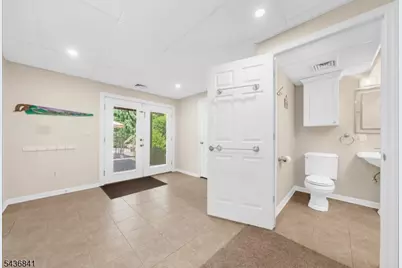 14 Hawk Dr, Raritan Township, NJ 08551 - Photo 30