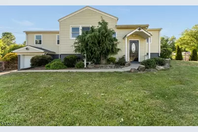 19 Columbus Cir, Mansfield Township, NJ 07865 - Photo 1