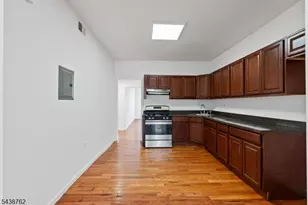 1043 Hunterdon St, Newark, NJ 07112 - Photo 8