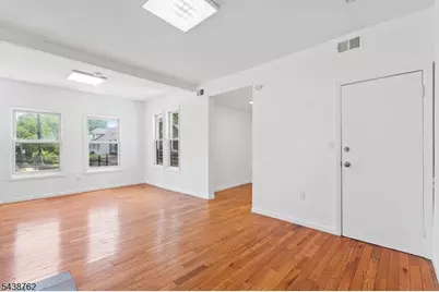 1043 Hunterdon St #2, Newark, NJ 07112 - Photo 4