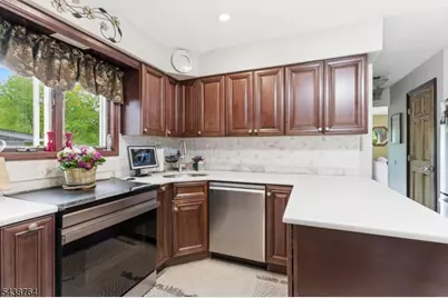 32 W Lakeview Trl, Jefferson Township, NJ 07885 - Photo 6