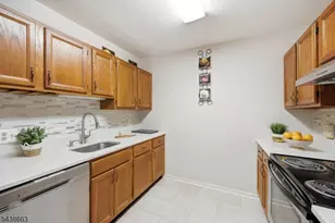 2 Honiss St, Newark, NJ 07109 - Photo 10