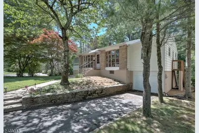 54 Oak Crest Rd, West Orange Township, NJ 07052 - Photo 2