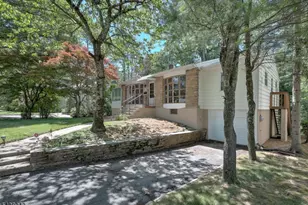 54 Oak Crest Rd, West Orange Township, NJ 07052 - Photo 2