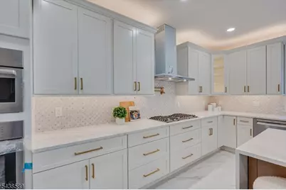 54 Nevsky St, Edison Twp., NJ 08820 - Photo 18