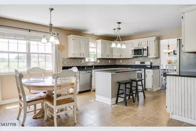 6 Snead Ct, Mount Olive, NJ 07836 - Photo 4