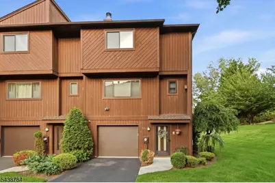 88 Metro Vista Dr, Hawthorne, NJ 07506 - Photo 1