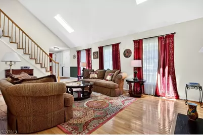 15 Hampton Ct, Bernards Township, NJ 07920 - Photo 2