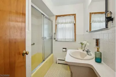 430 Myrtle Ave, Roselle Park, NJ 07204 - Photo 16