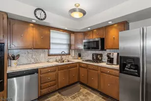 164 Page St, Elmwood Park, NJ 07407 - Photo 10