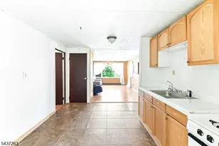 54 Summit Dr, Wantage, NJ 07461 - Photo 4