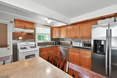 85 Edison St, Clifton, NJ 07013 - Photo 10