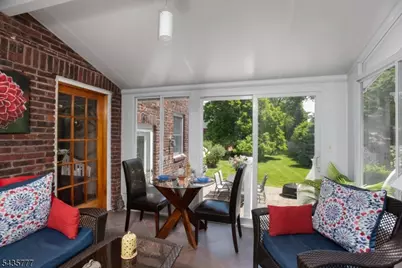 142 Mountain Pkwy, Green Brook Township, NJ 08812 - Photo 8