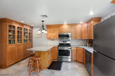 142 Mountain Pkwy, Green Brook Township, NJ 08812 - Photo 4