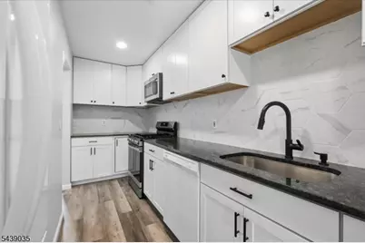 17 Heritage Ln, Hamburg, NJ 07419 - Photo 6