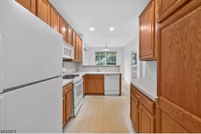 66 La Costa Dr, Clinton Township, NJ 08801 - Photo 14
