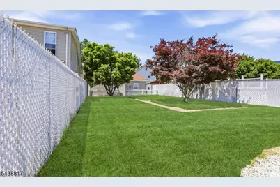 332 Riverside Ave, Lyndhurst Township, NJ 07071 - Photo 8
