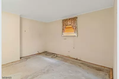 16 Passaic Ave, Hasbrouck Heights, NJ 07604 - Photo 20