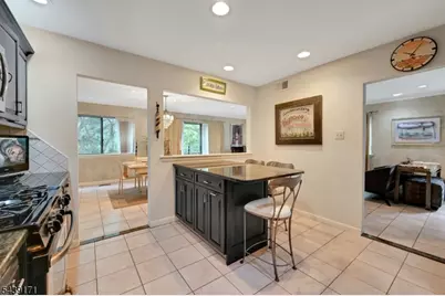 211 Yorktowne Ct, Washington Township, NJ 07676 - Photo 4