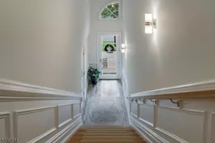 10 Schmidt Cir, Watchung, NJ 07069 - Photo 2