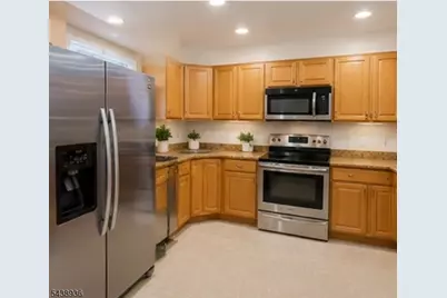 5 Edith Pl, Franklin Township, NJ 08873 - Photo 2