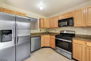 5 Edith Pl, Franklin Township, NJ 08873 - Photo 4