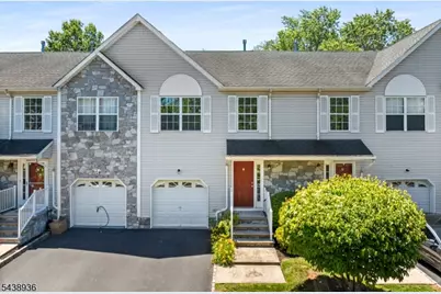 5 Edith Pl, Franklin Township, NJ 08873 - Photo 2
