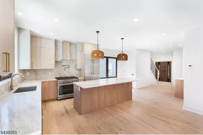 132 Warren St, Clifton, NJ 07013 - Photo 4