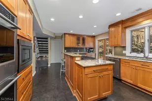 828 Star View Way, Bridgewater, NJ 08807 - Photo 4