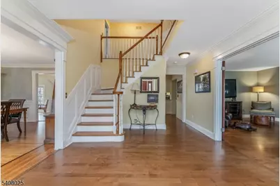 6 Bluebird Ct, Raritan Township, NJ 08822 - Photo 2