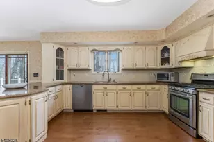 6 Bluebird Ct, Raritan Township, NJ 08822 - Photo 10