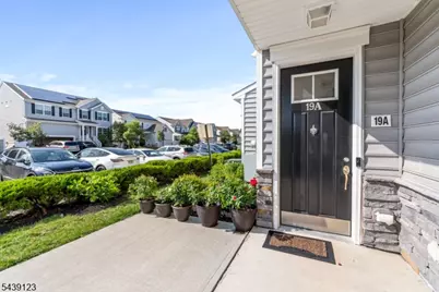 19A Tippet St, Hillsborough Township, NJ 08844 - Photo 2