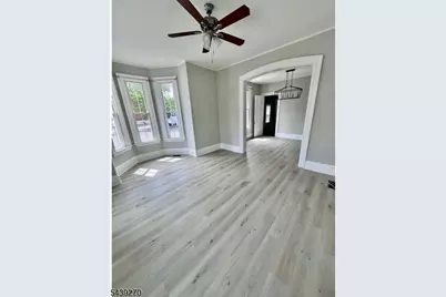 28 Bloomfield Ave, Flemington, NJ 08822 - Photo 4