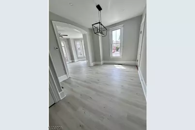 28 Bloomfield Ave, Flemington, NJ 08822 - Photo 2