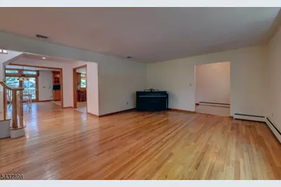 34 Knoll Rd, Wayne, NJ 07470 - Photo 8